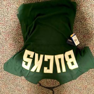 NBL Milwaukee Buck V neck T shirt XS